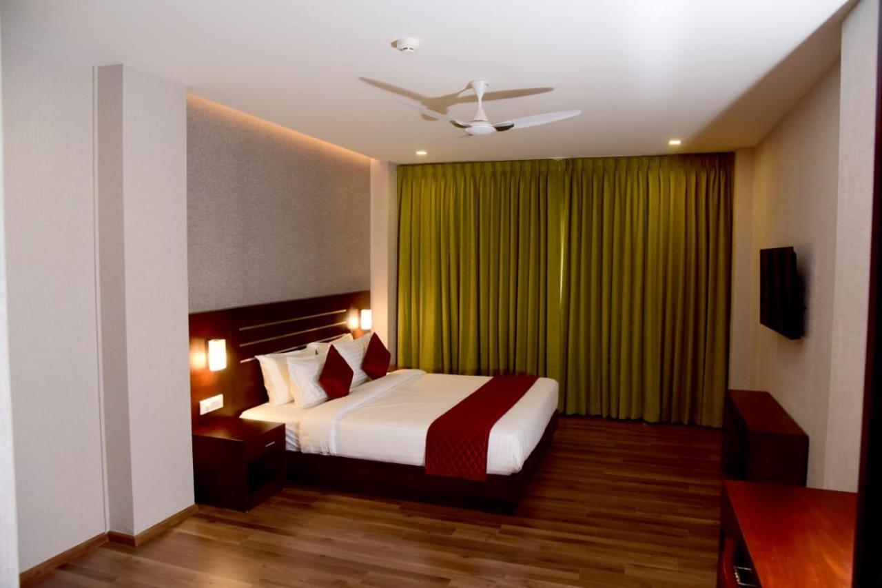 Hotel Emerald Palace Kottiyam Eksteriør billede