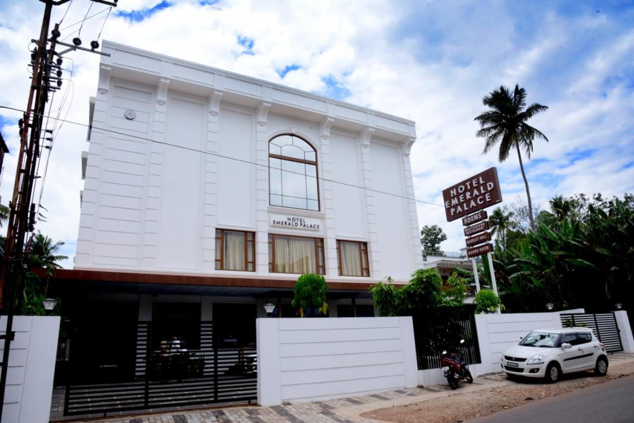 Hotel Emerald Palace Kottiyam Eksteriør billede